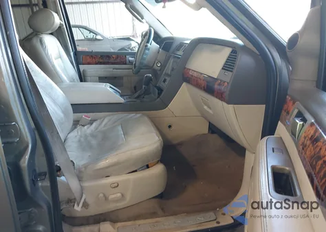 2004 Lincoln Navigator z USA, uszkodzony, nr VIN 5LMFU28R24LJ19050